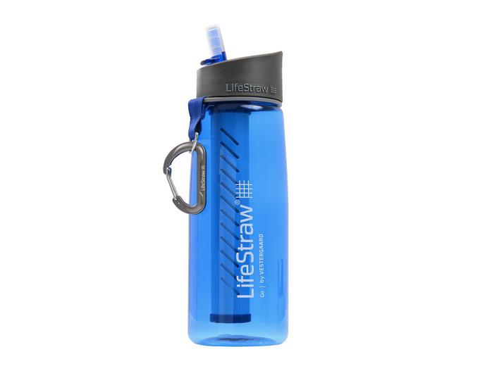 Accessoires de voyage indispensables : gourde LifeStraw