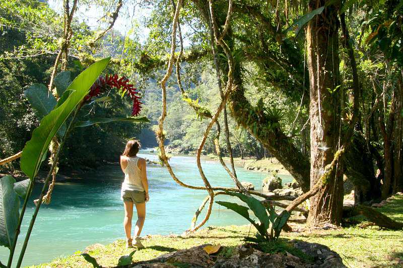 semuc champey, près de la rivière