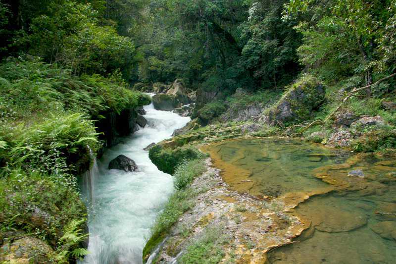 le début des cascades de semuc champey