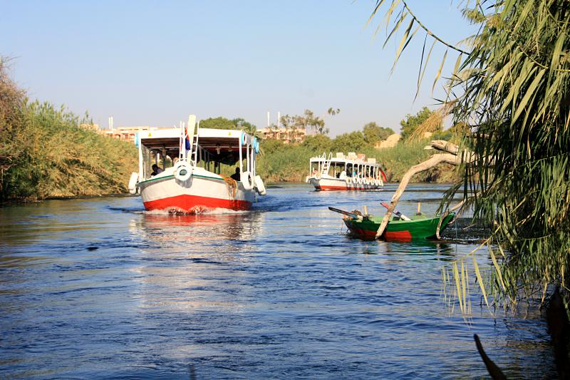 Visiter Assouan en Égypte : bateau à moteur